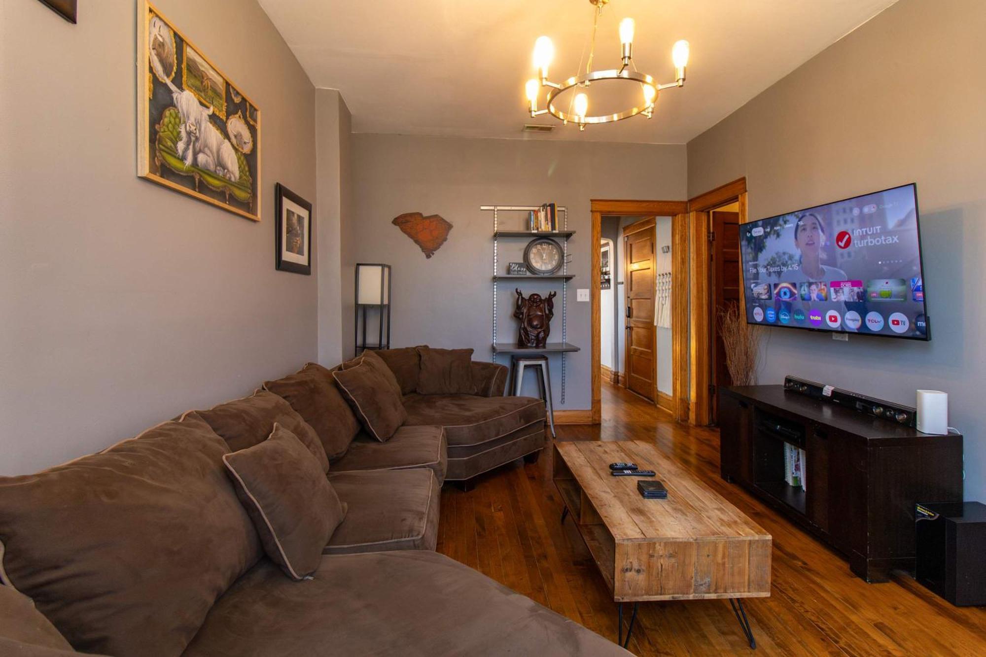 Apartment Chi-town Hideout #2 *