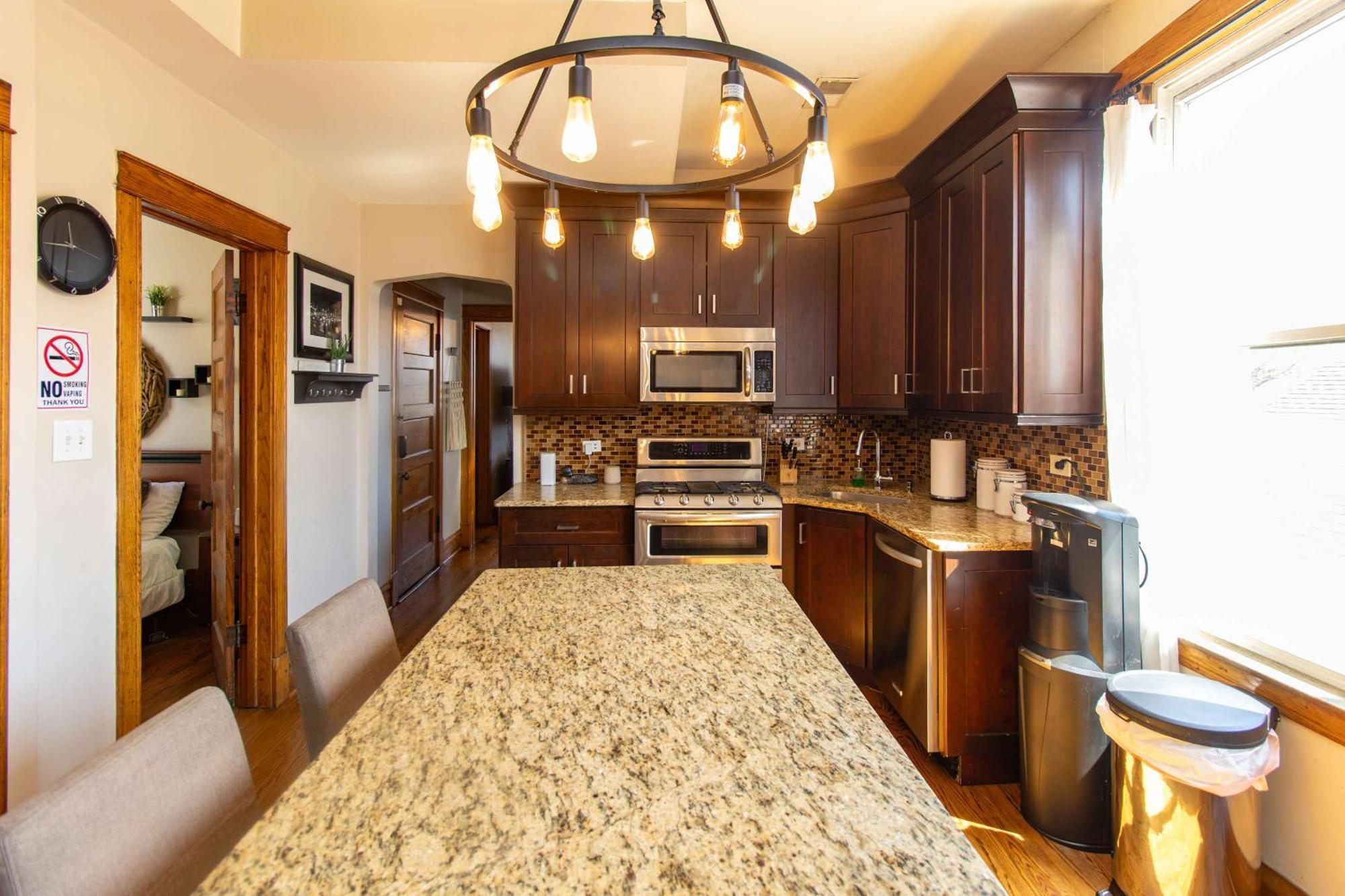 Chi-town Hideout #2 Apartment *